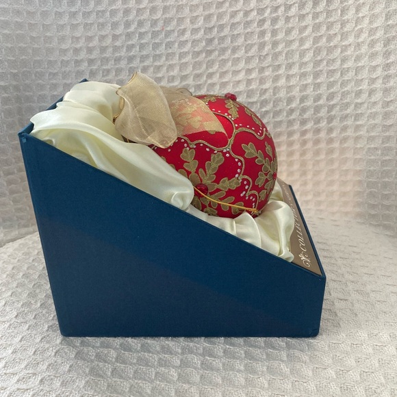 Collectors Series Oversized Red Christmas Ball Ornament With Gold Trim ONS - Picture 4 of 5